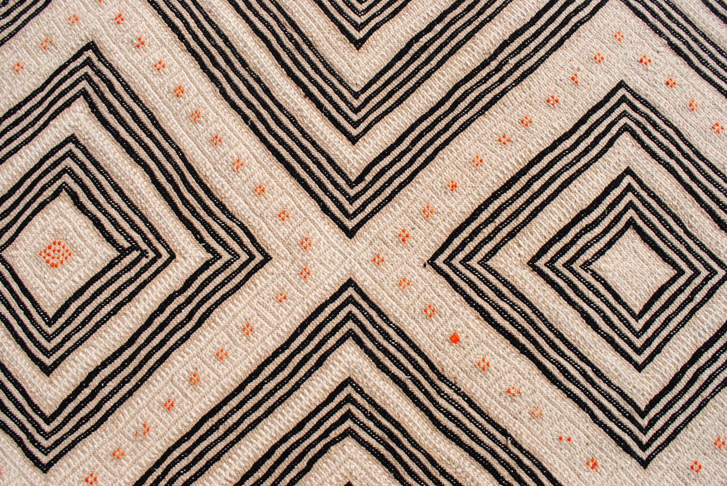 Zanafi noir et blanc de Naima - 7'x10'