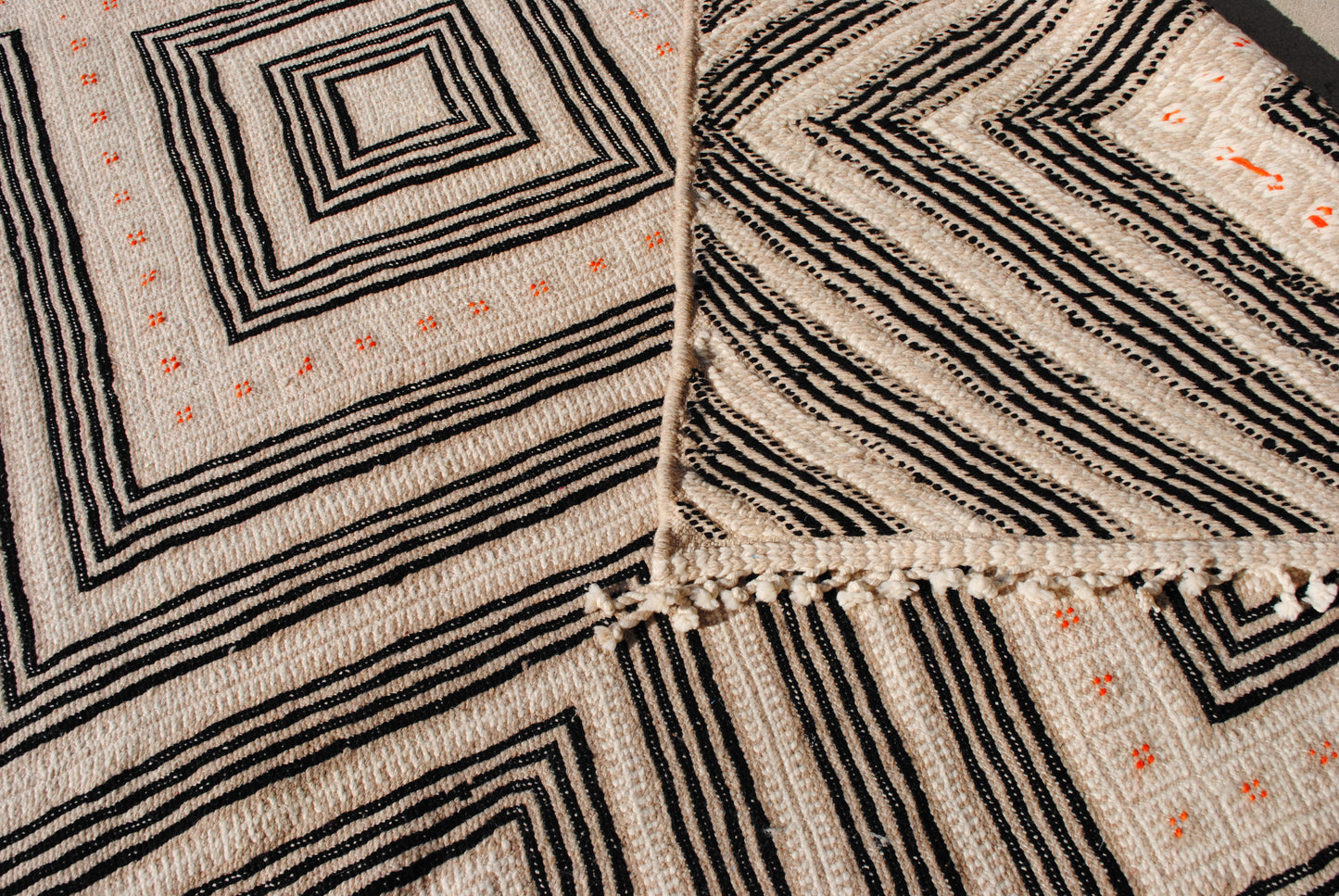 Zanafi noir et blanc de Naima - 7'x10'